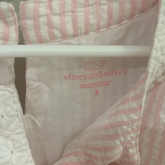 Vineyard Vines girls pink and white seersucker dress with eyelet trim size 8